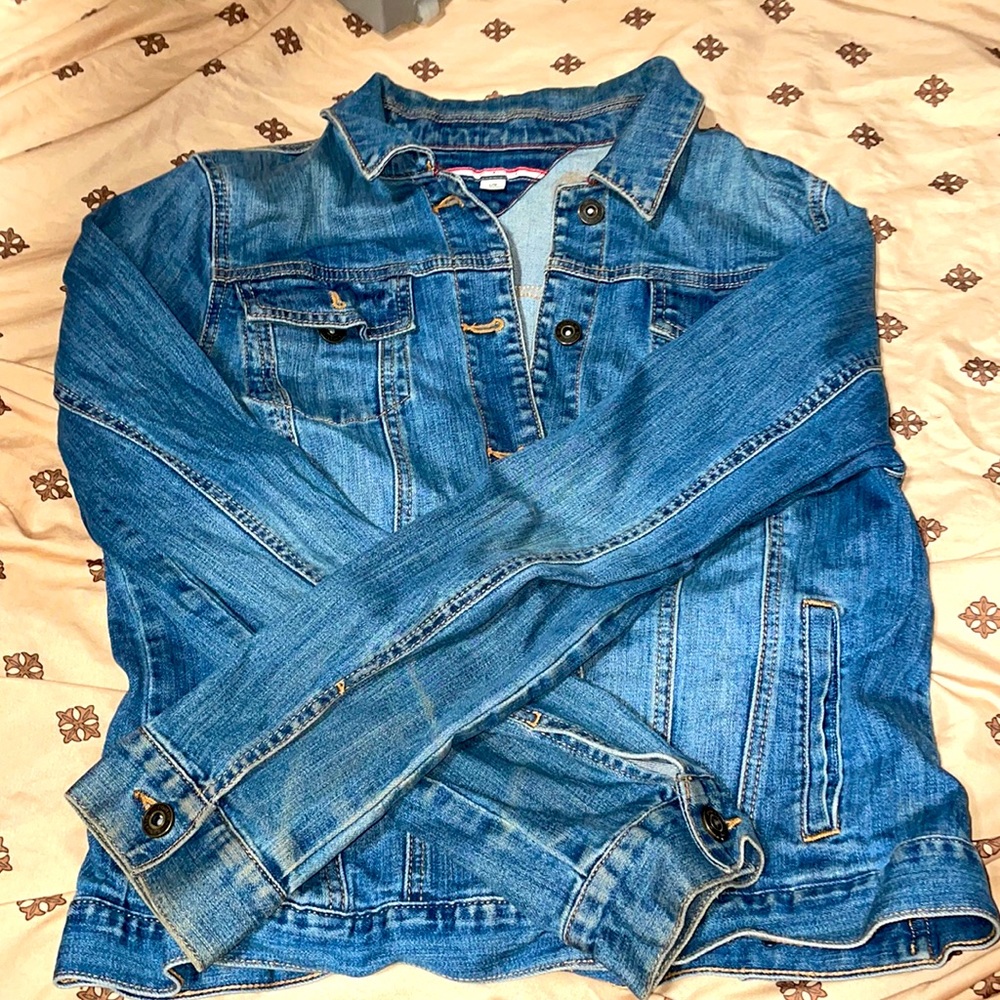 TOMMY jean jacket size large:perfect for over size